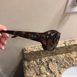 AUTHENTIC Women’s RayBan Sunglasses